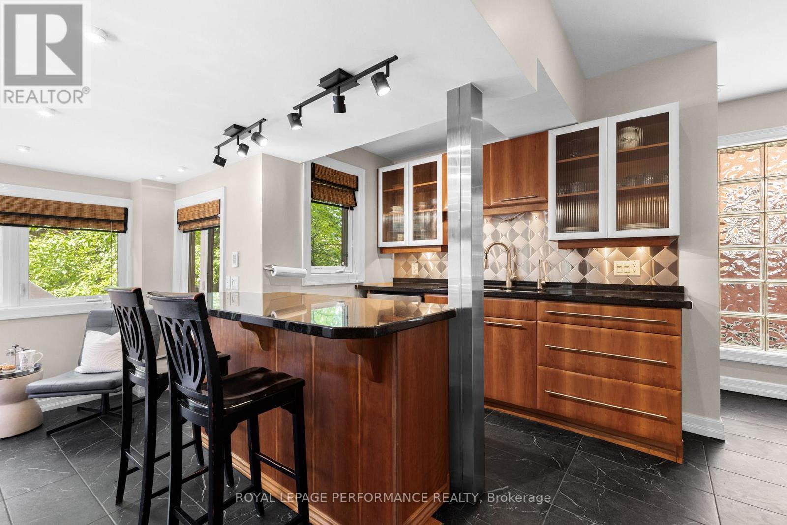 345 Third Avenue, Ottawa, ON - Indoor Photo Showing Other Room