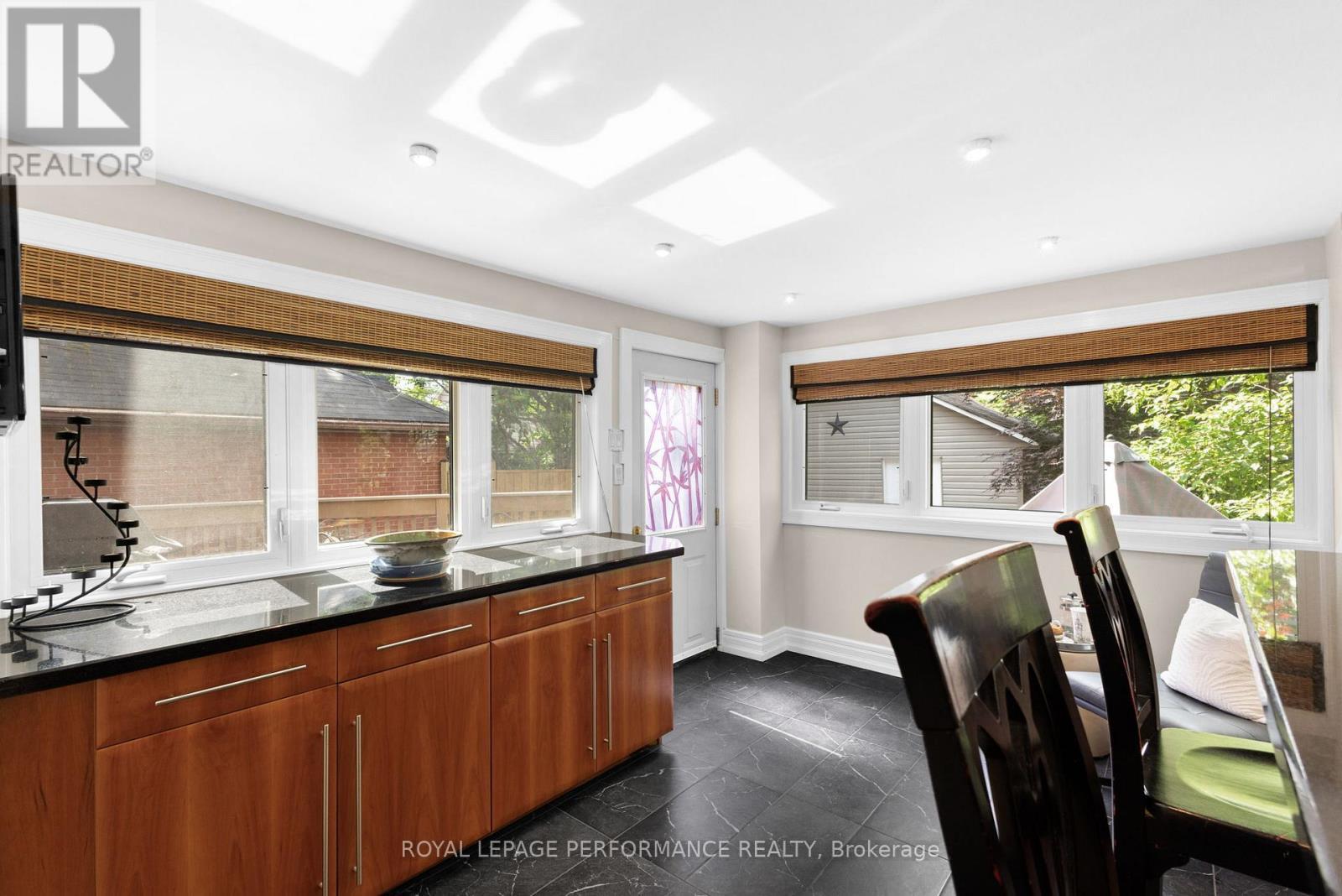 345 Third Avenue, Ottawa, ON - Indoor