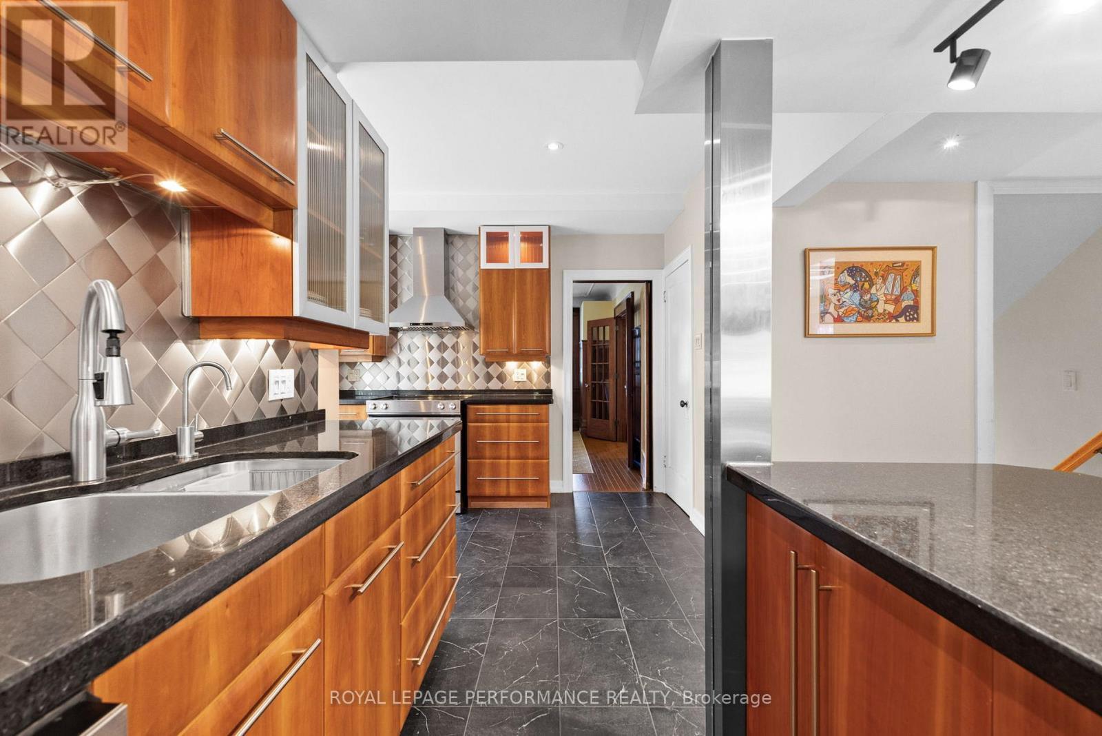 345 Third Avenue, Ottawa, ON - Indoor Photo Showing Kitchen With Double Sink With Upgraded Kitchen