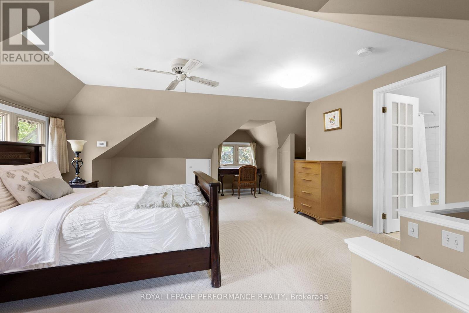 345 Third Avenue, Ottawa, ON - Indoor Photo Showing Bedroom