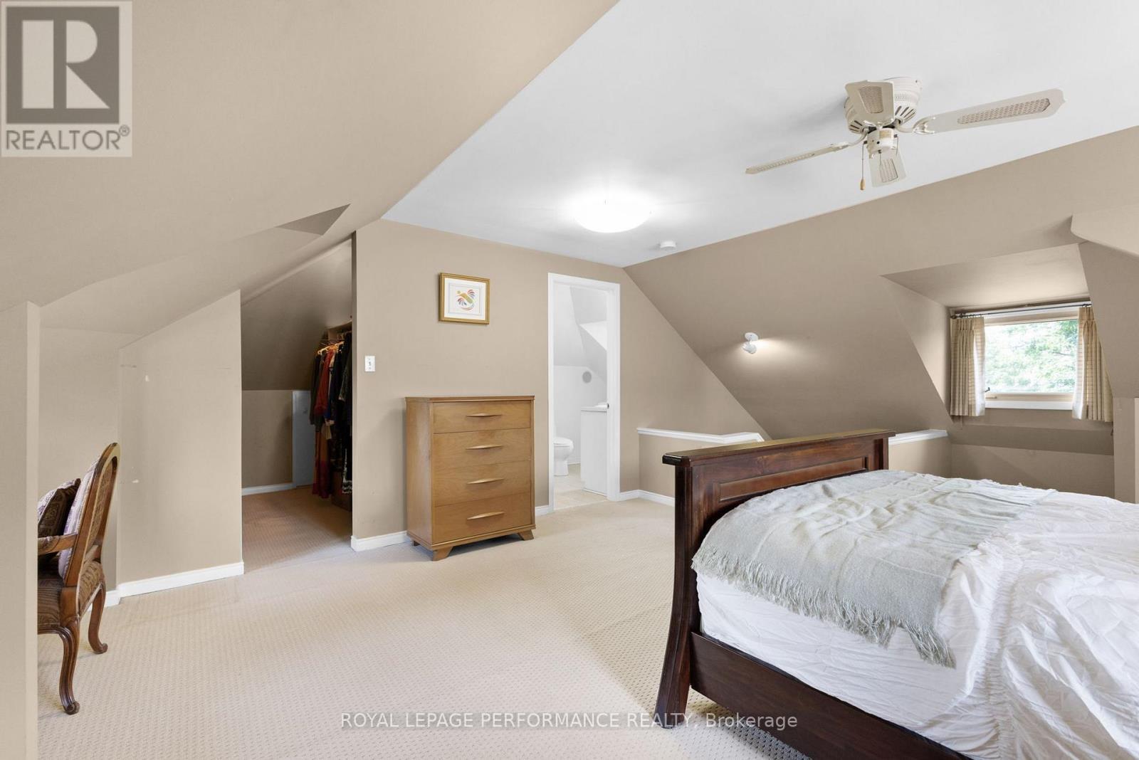 345 Third Avenue, Ottawa, ON - Indoor Photo Showing Bedroom
