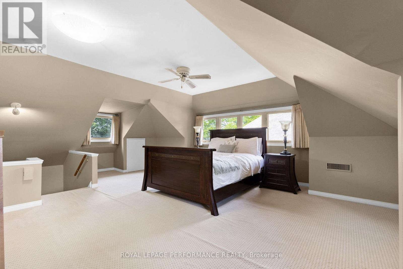 345 Third Avenue, Ottawa, ON - Indoor Photo Showing Bedroom