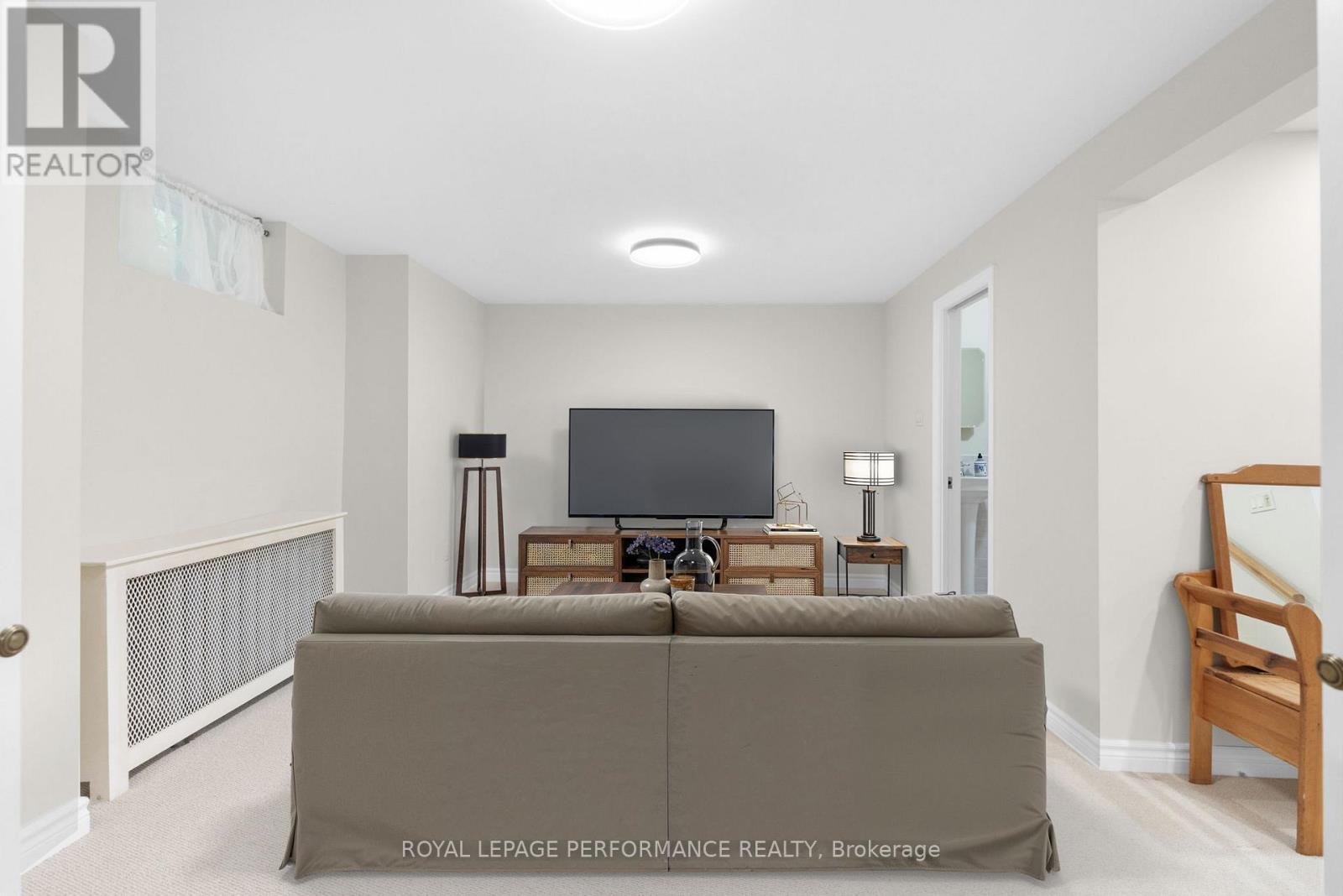 345 Third Avenue, Ottawa, ON - Indoor