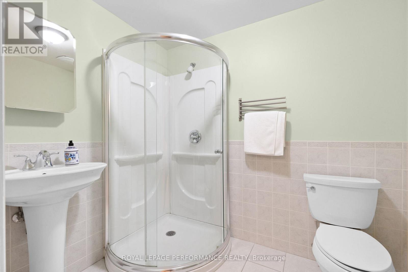 345 Third Avenue, Ottawa, ON - Indoor Photo Showing Bathroom