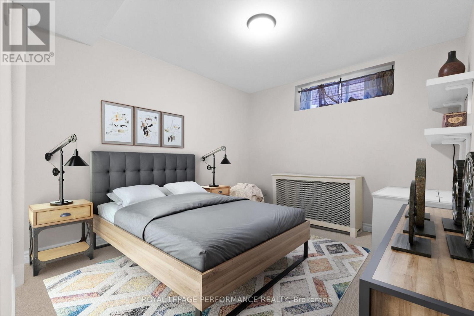 345 Third Avenue, Ottawa, ON - Indoor Photo Showing Bedroom