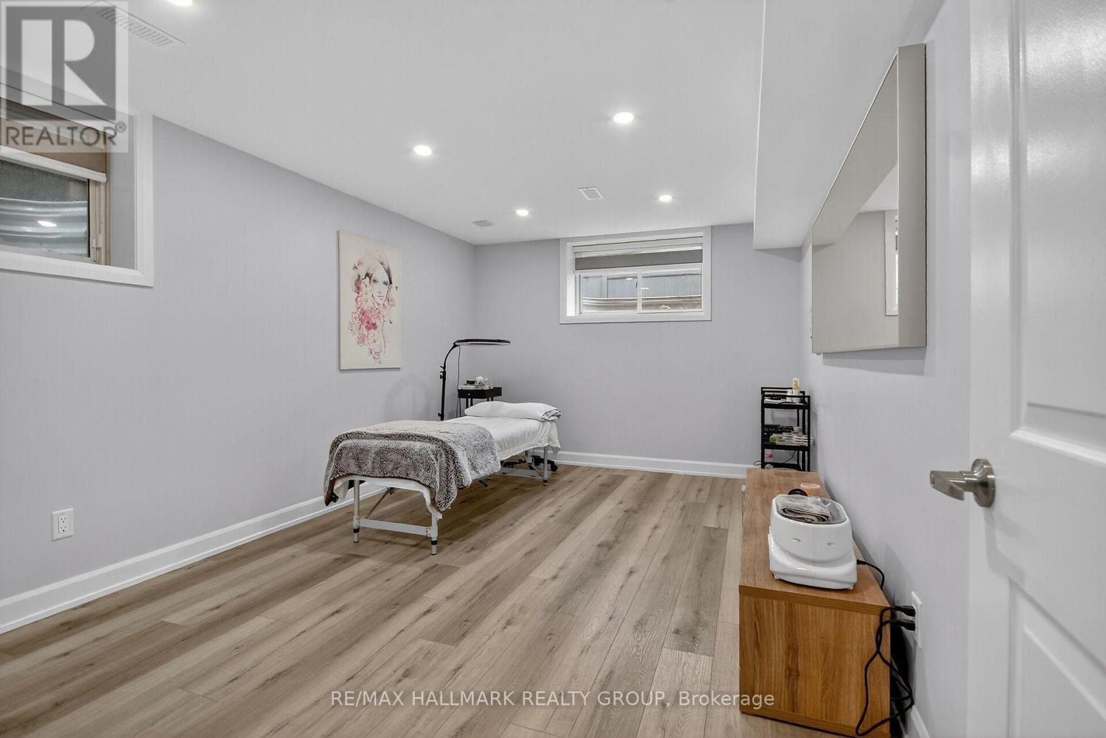 Lower level bedroom - currently used as a salon - 720 Cappamore Drive, Ottawa, ON - Indoor