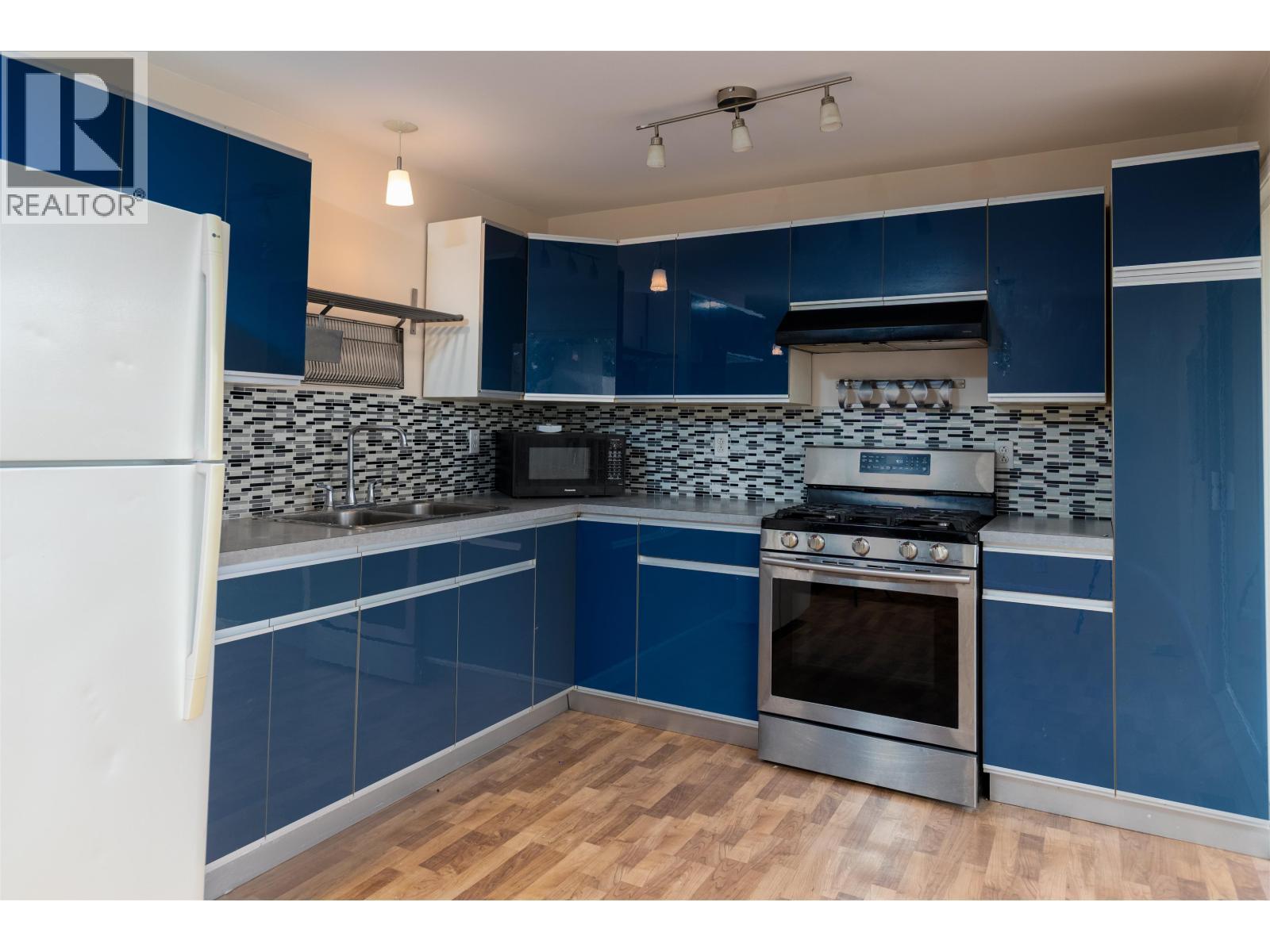 4821 Park Avenue, Terrace, BC - Indoor Photo Showing Kitchen