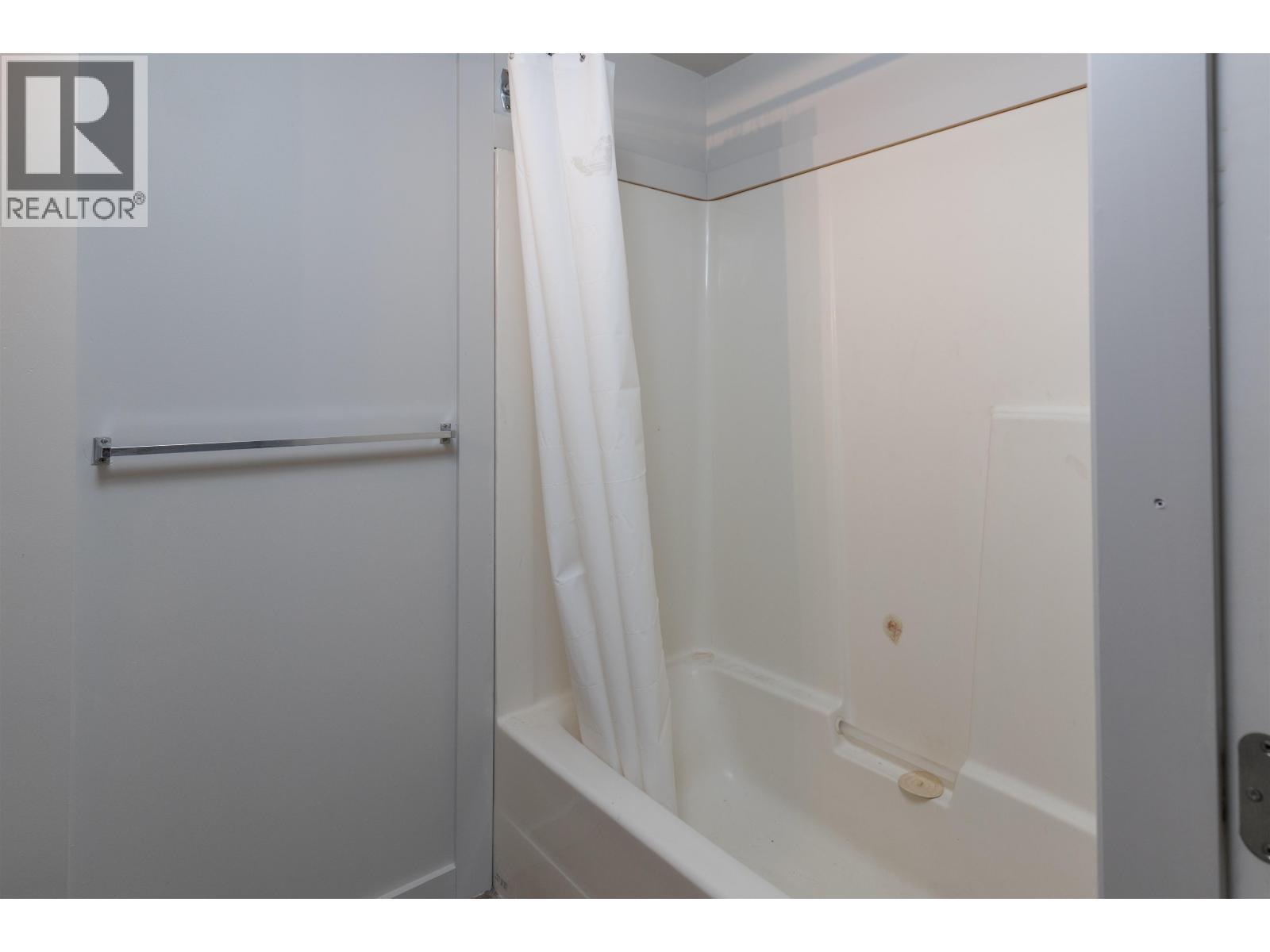 4821 Park Avenue, Terrace, BC - Indoor Photo Showing Bathroom