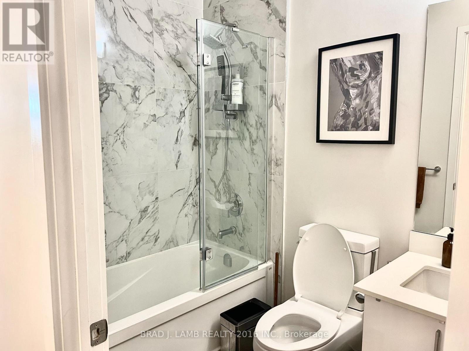 327 - 20 Bruyeres Mews, Toronto, ON - Indoor Photo Showing Bathroom