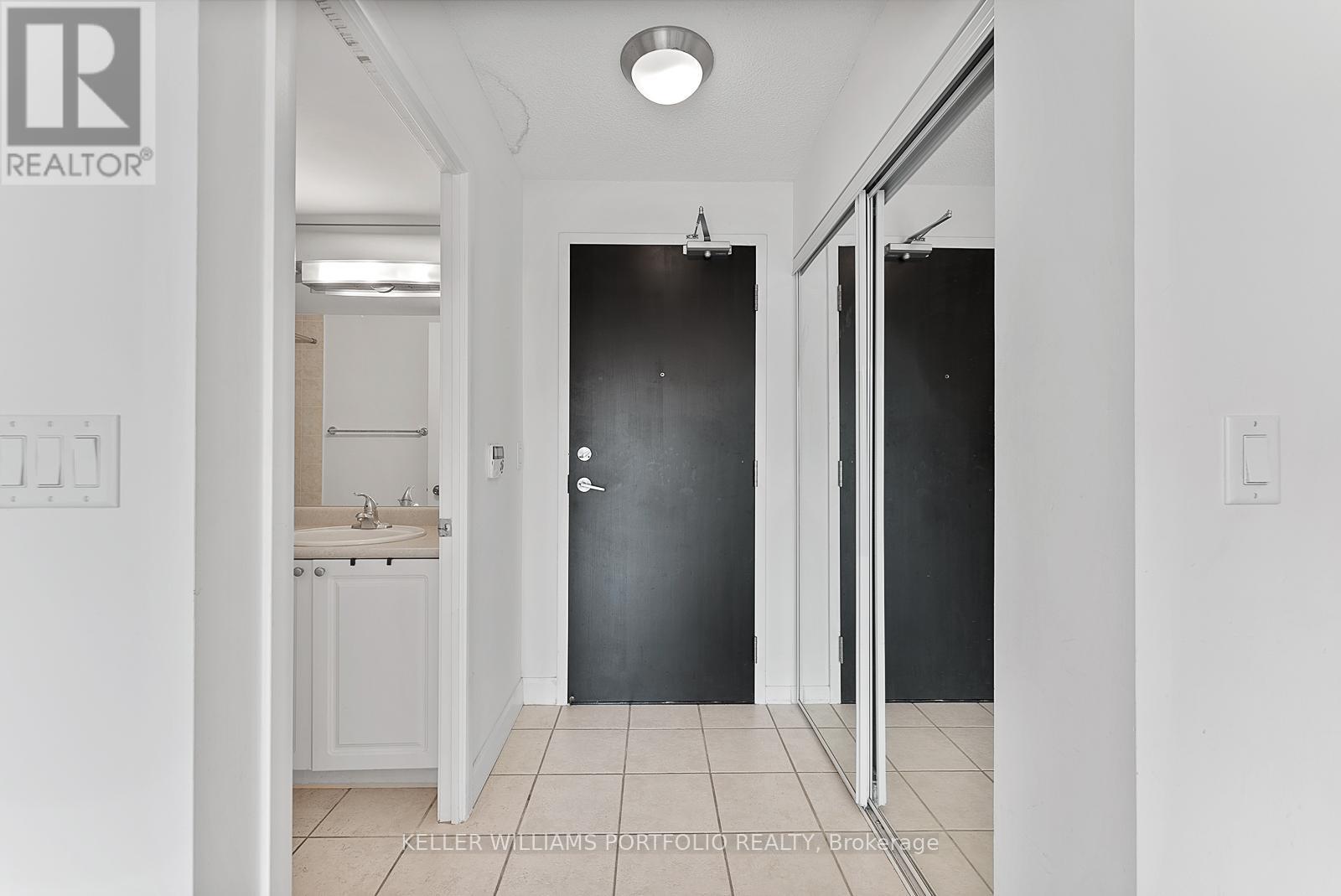 1104 - 18 Yonge Street, Toronto, ON - Indoor Photo Showing Other Room