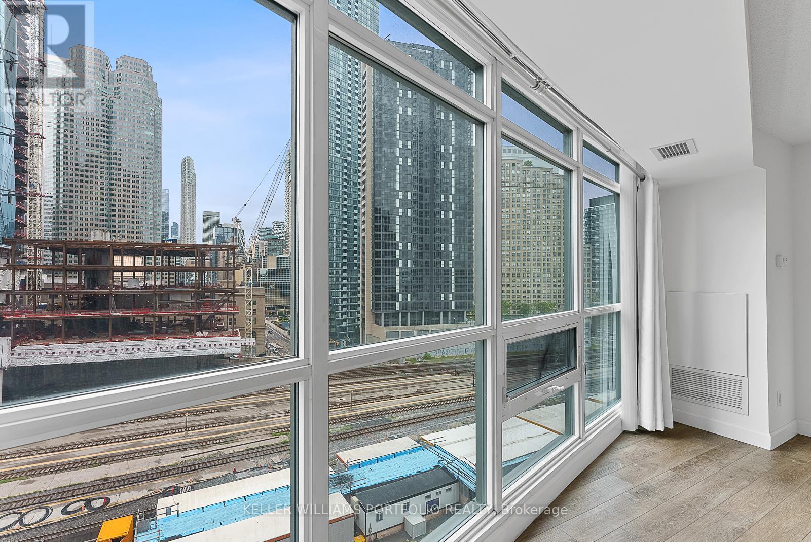 1104 - 18 Yonge Street, Toronto, ON - Indoor Photo Showing Other Room