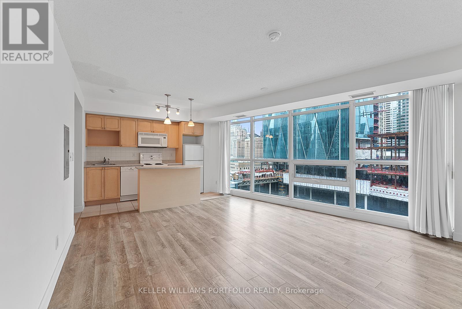 1104 - 18 Yonge Street, Toronto, ON - Indoor Photo Showing Kitchen