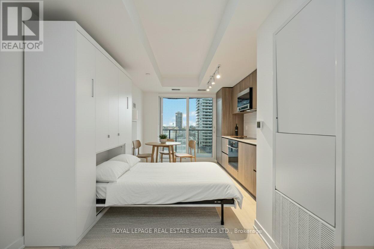 1011 - 120 Broadway Avenue, Toronto, ON - Indoor Photo Showing Bedroom