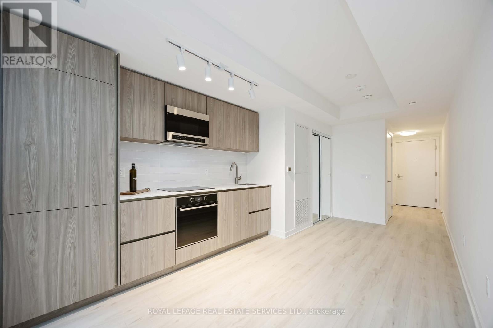 1011 - 120 Broadway Avenue, Toronto, ON - Indoor Photo Showing Kitchen