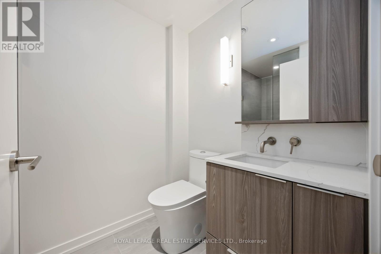 1011 - 120 Broadway Avenue, Toronto, ON - Indoor Photo Showing Bathroom