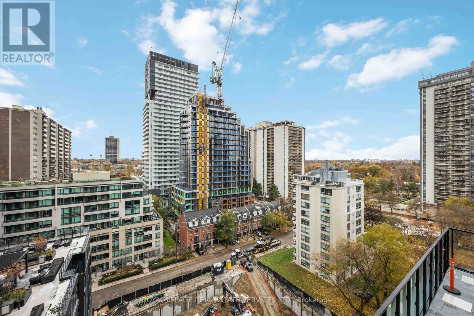 1011 - 120 Broadway Avenue, Toronto, ON - Outdoor With Facade