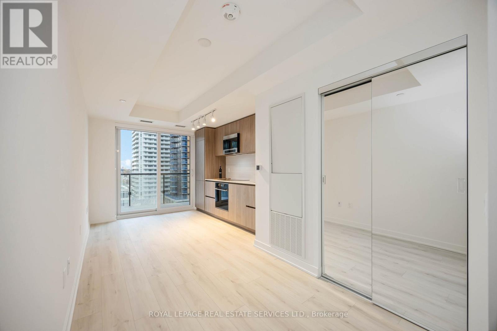 1011 - 120 Broadway Avenue, Toronto, ON - Indoor Photo Showing Other Room