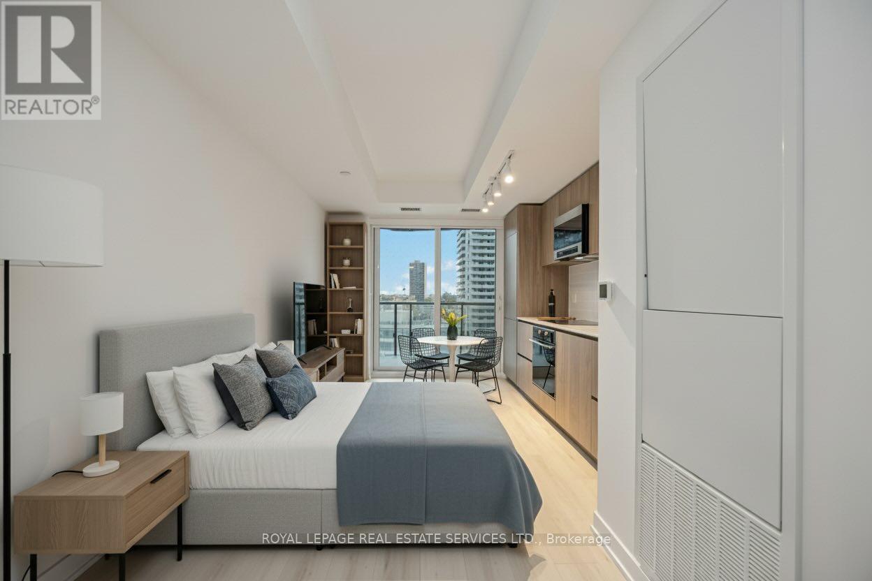 1011 - 120 Broadway Avenue, Toronto, ON - Indoor Photo Showing Bedroom