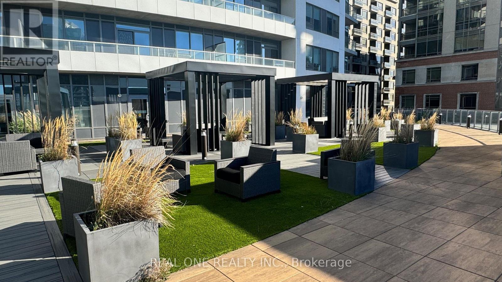 1404 - 20 George Street, Hamilton, ON - Outdoor