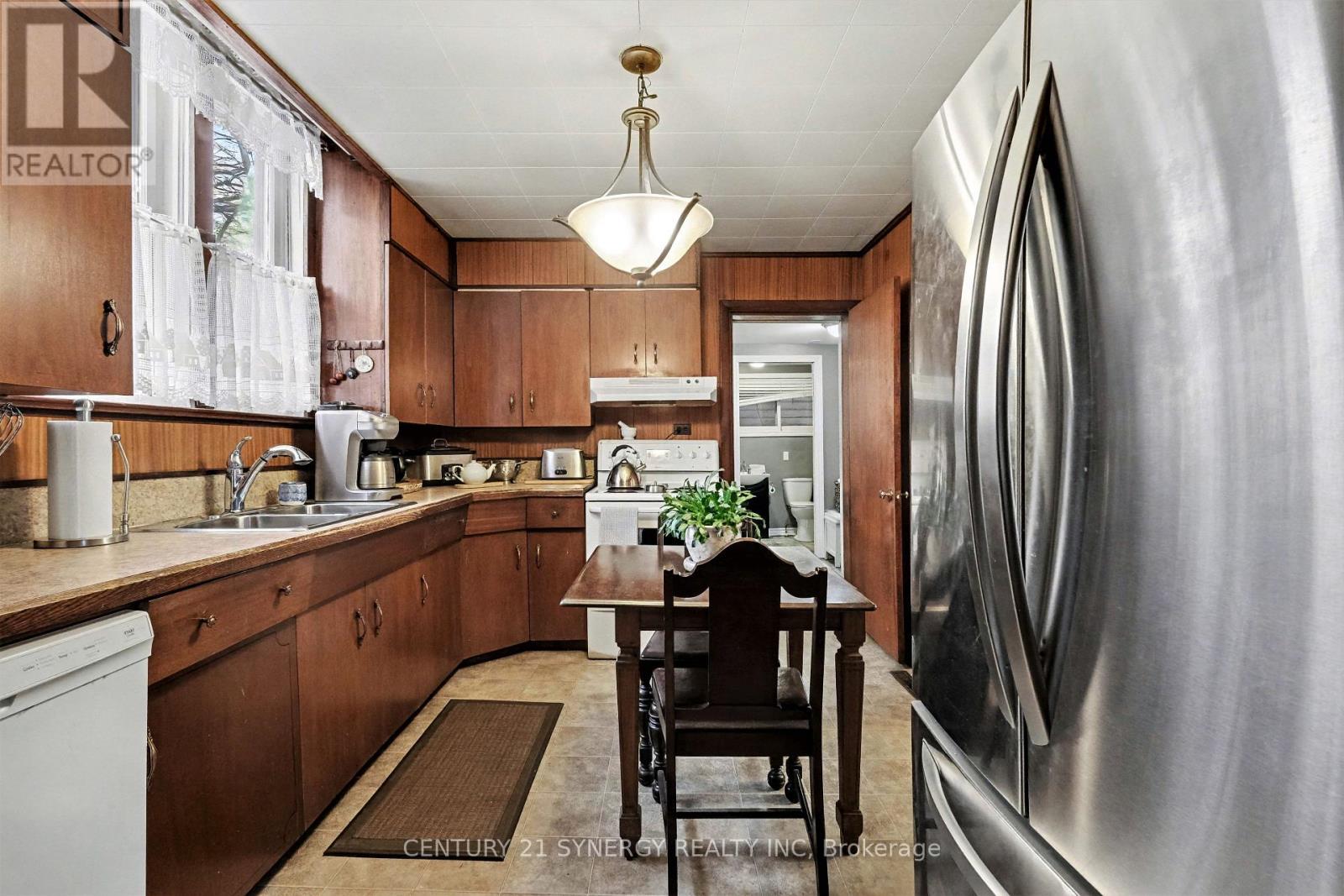 82 Abel Street, Smiths Falls, ON - Indoor Photo Showing Kitchen With Double Sink