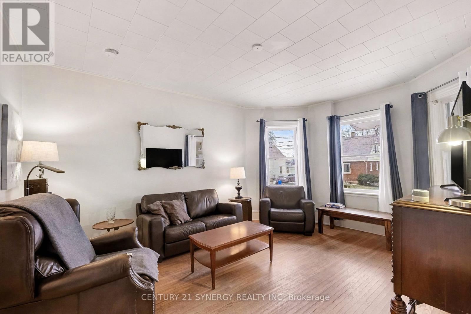82 Abel Street, Smiths Falls, ON - Indoor Photo Showing Living Room