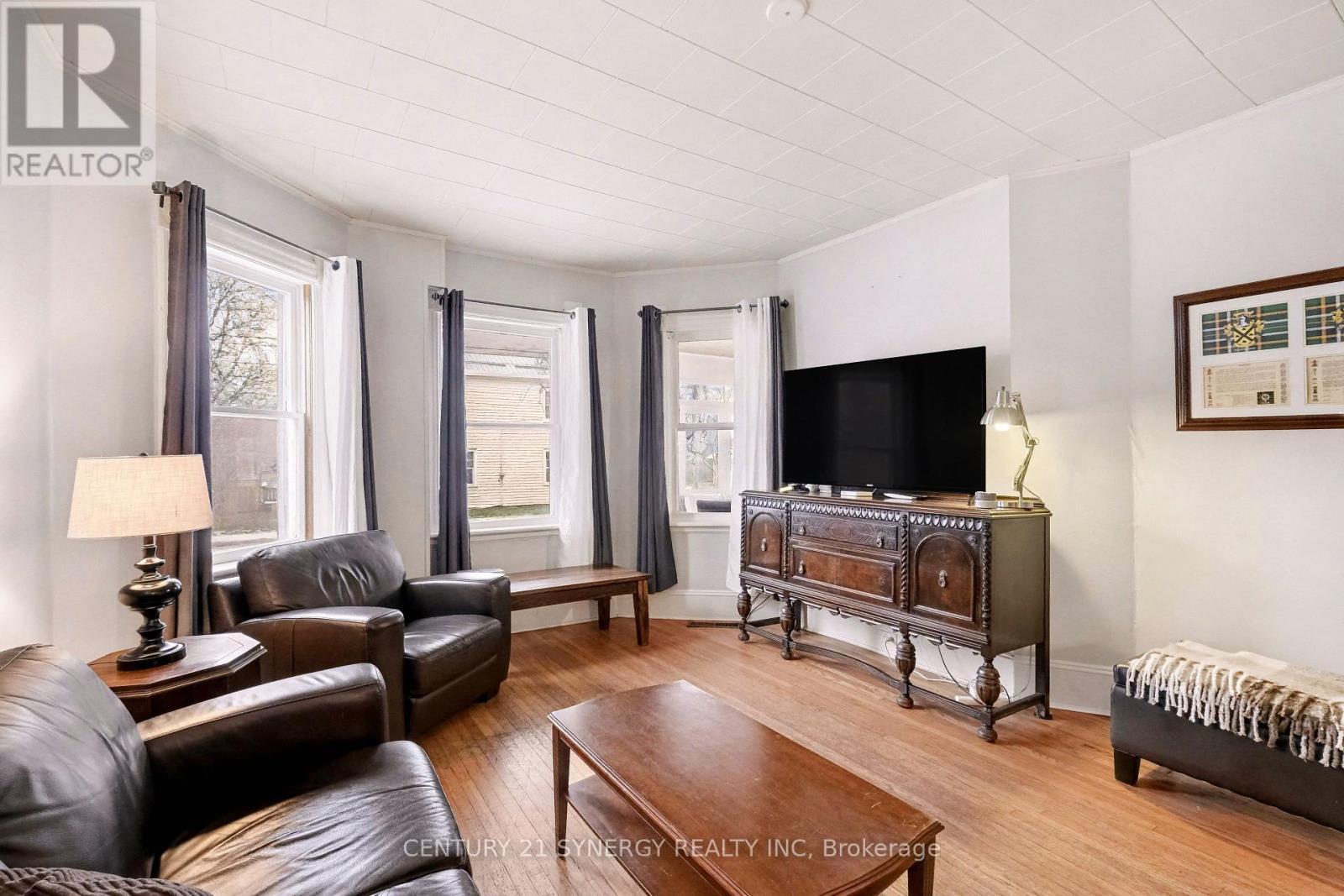 82 Abel Street, Smiths Falls, ON - Indoor Photo Showing Living Room