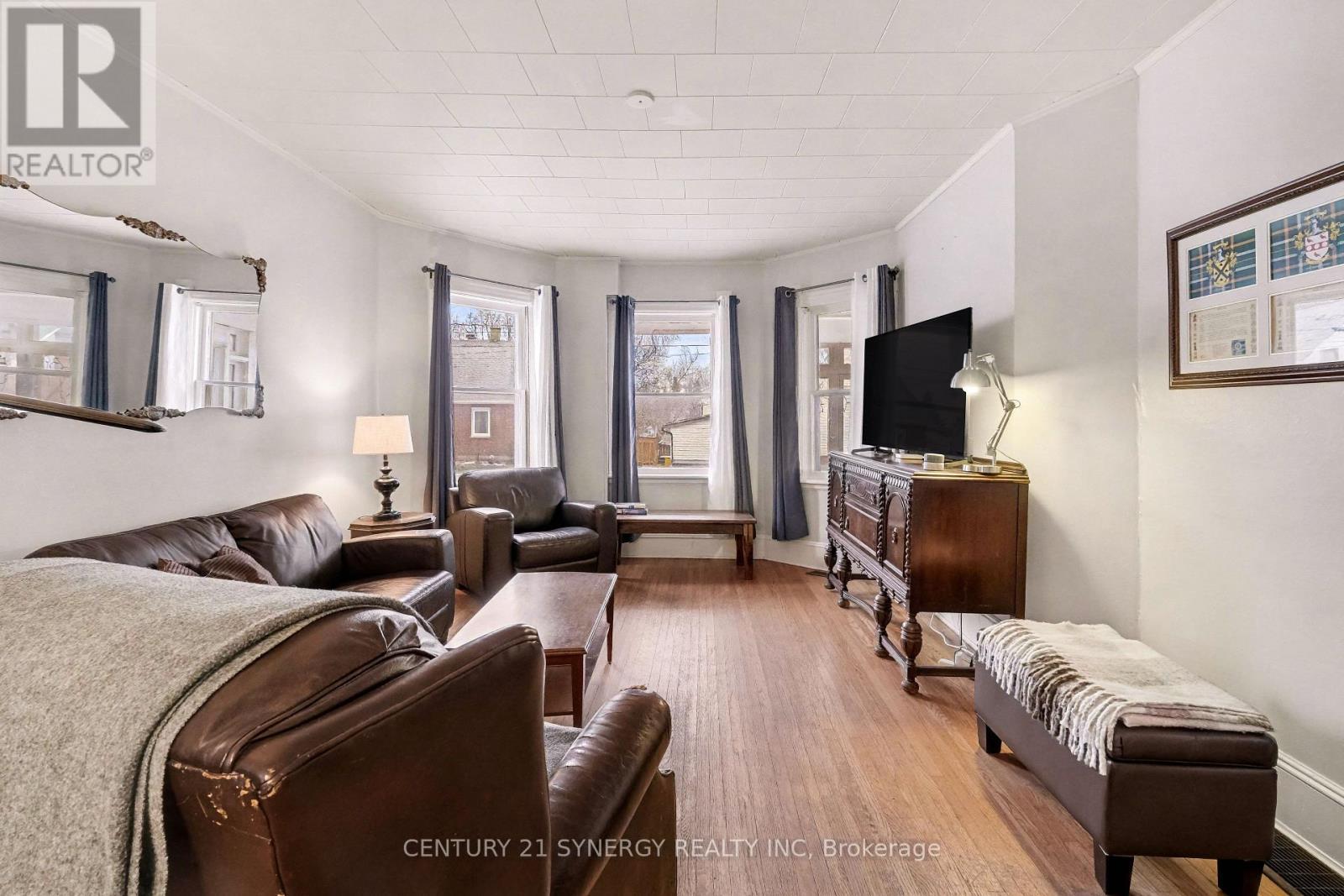 82 Abel Street, Smiths Falls, ON - Indoor Photo Showing Living Room