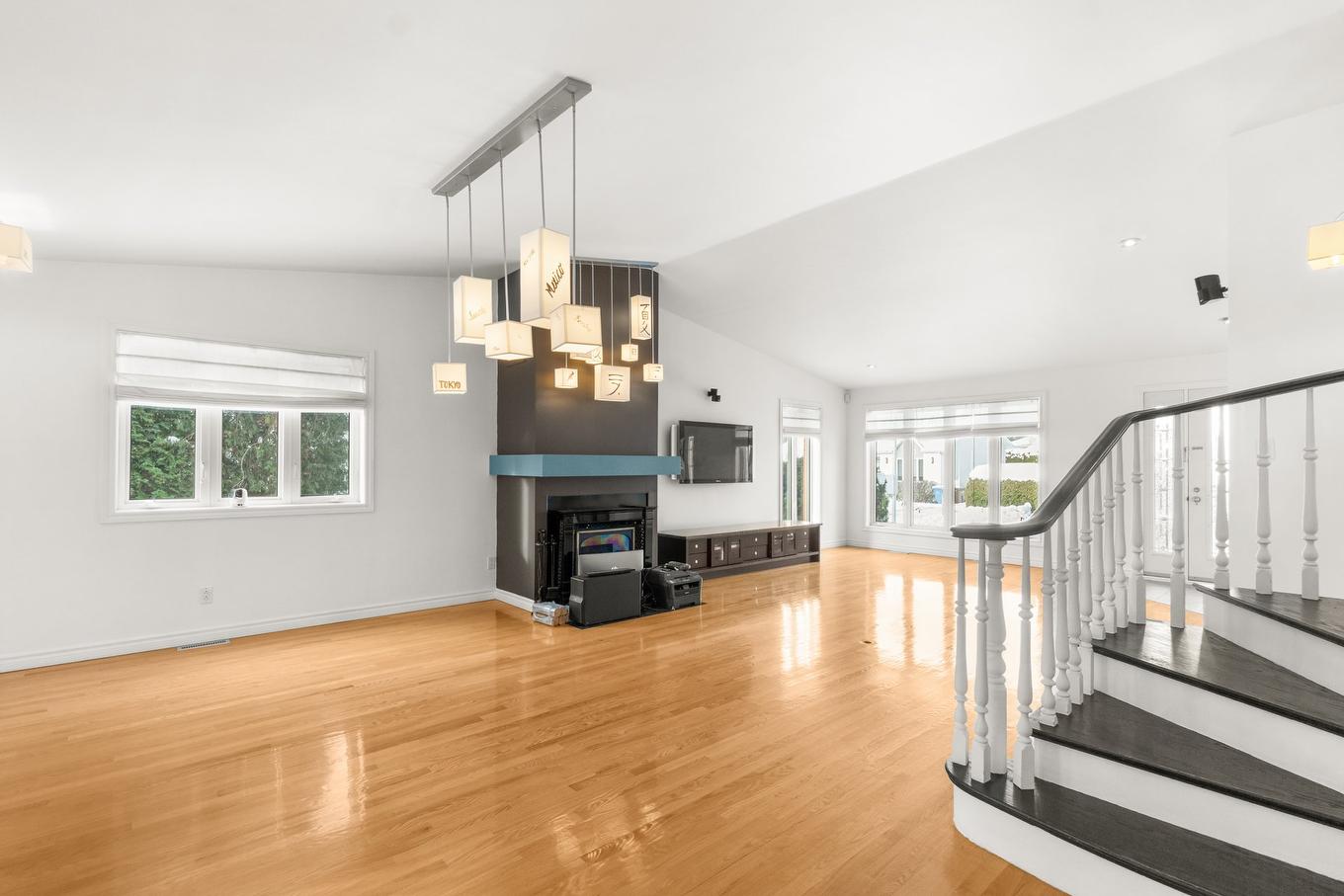 Living room - 7645 Place Monseigneur-C.-E.-Bourgeois, Trois-Rivières, QC - Indoor With Fireplace