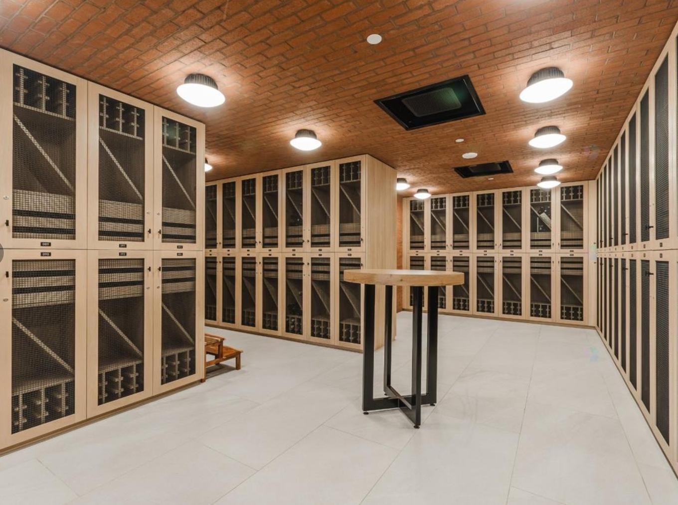 Cave à vin - 2305-1020 Rue De La Montagne, Montréal (Ville-Marie), QC - Indoor With Storage