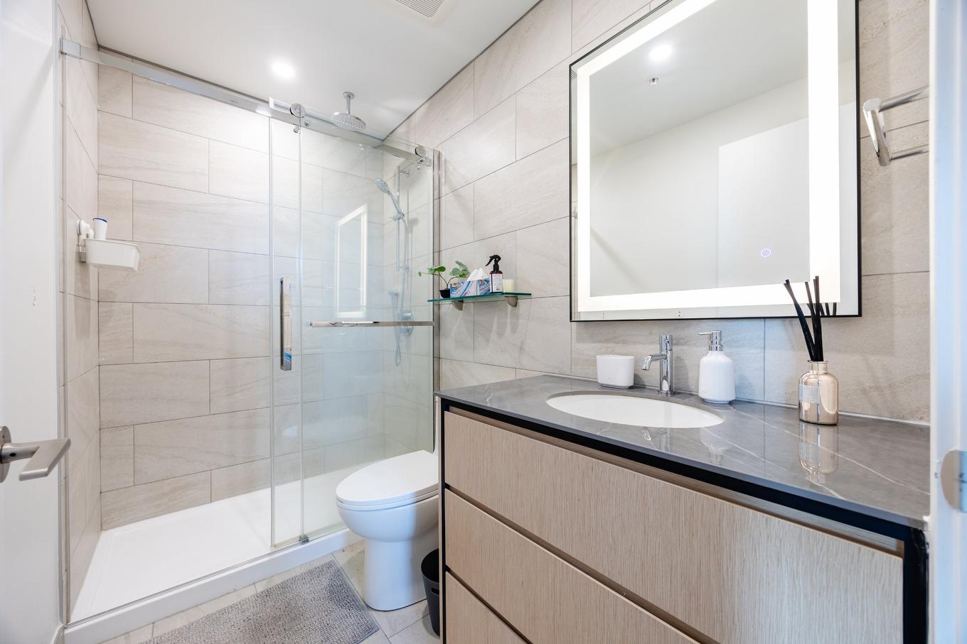 Salle de bains attenante à la CCP - 2305-1020 Rue De La Montagne, Montréal (Ville-Marie), QC - Indoor Photo Showing Bathroom