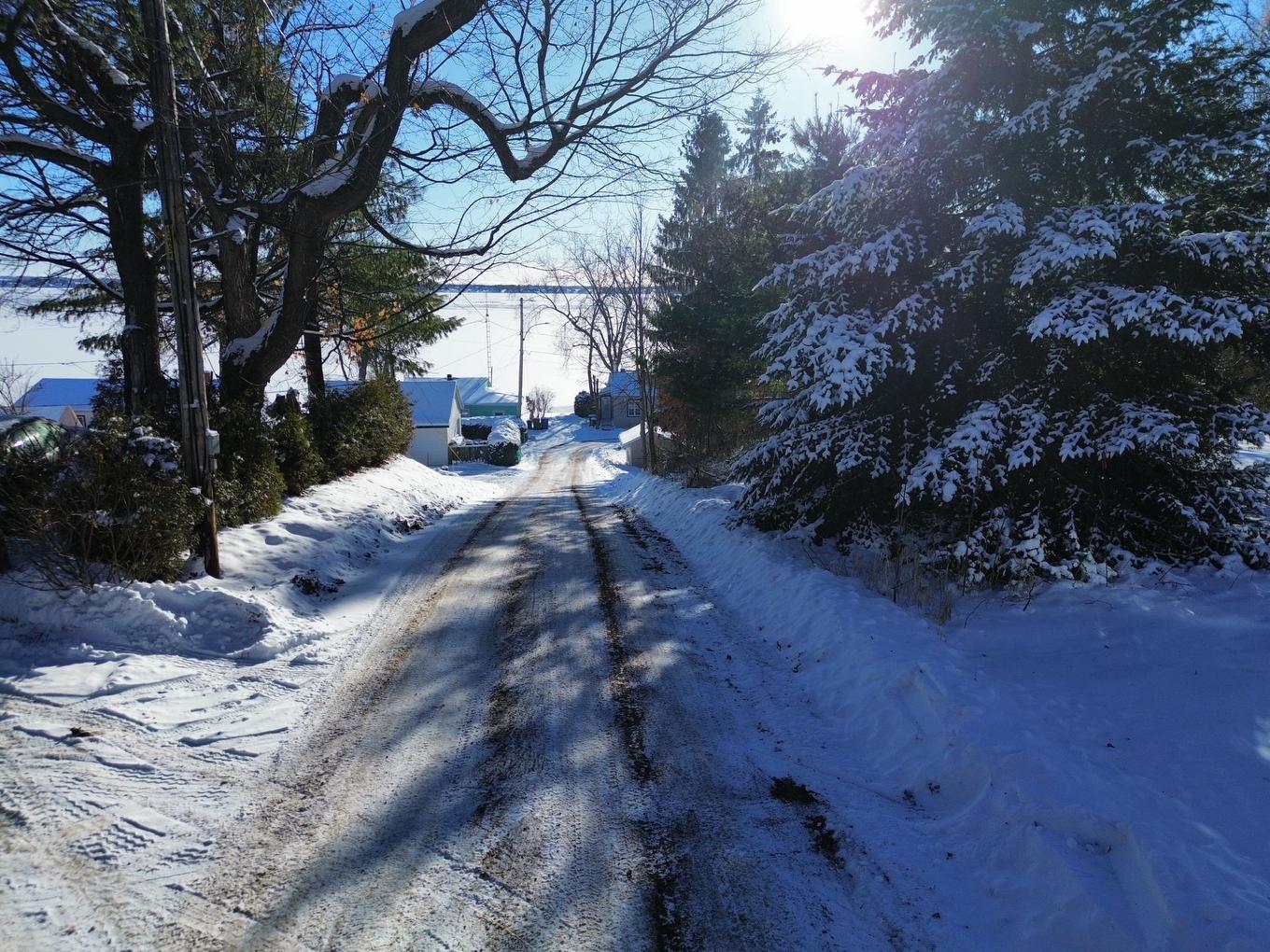 Rue - 125 Rue De La Berge, Grenville-Sur-La-Rouge, QC - Outdoor With View