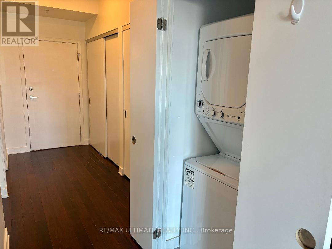 904 - 32 Camden Street, Toronto, ON - Indoor Photo Showing Laundry Room