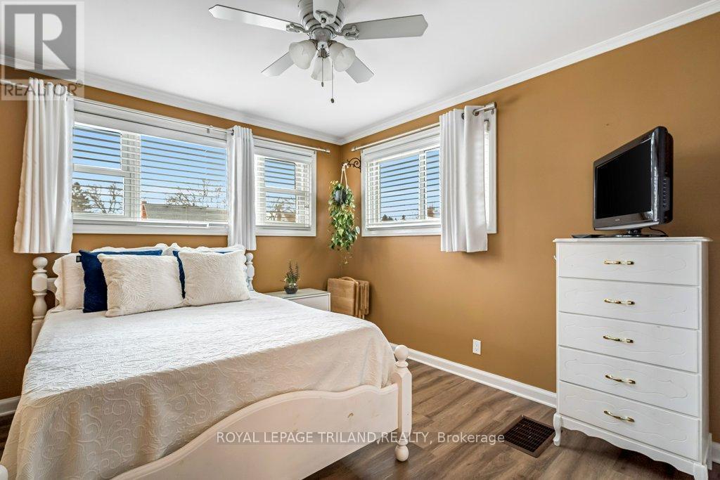 20 Dieppe Drive, St. Thomas, ON - Indoor Photo Showing Bedroom