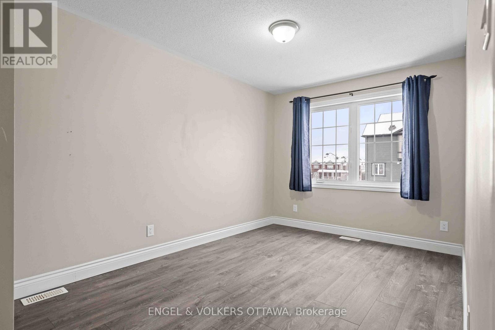 536 Broadleaf Street, Ottawa, ON - Indoor Photo Showing Other Room