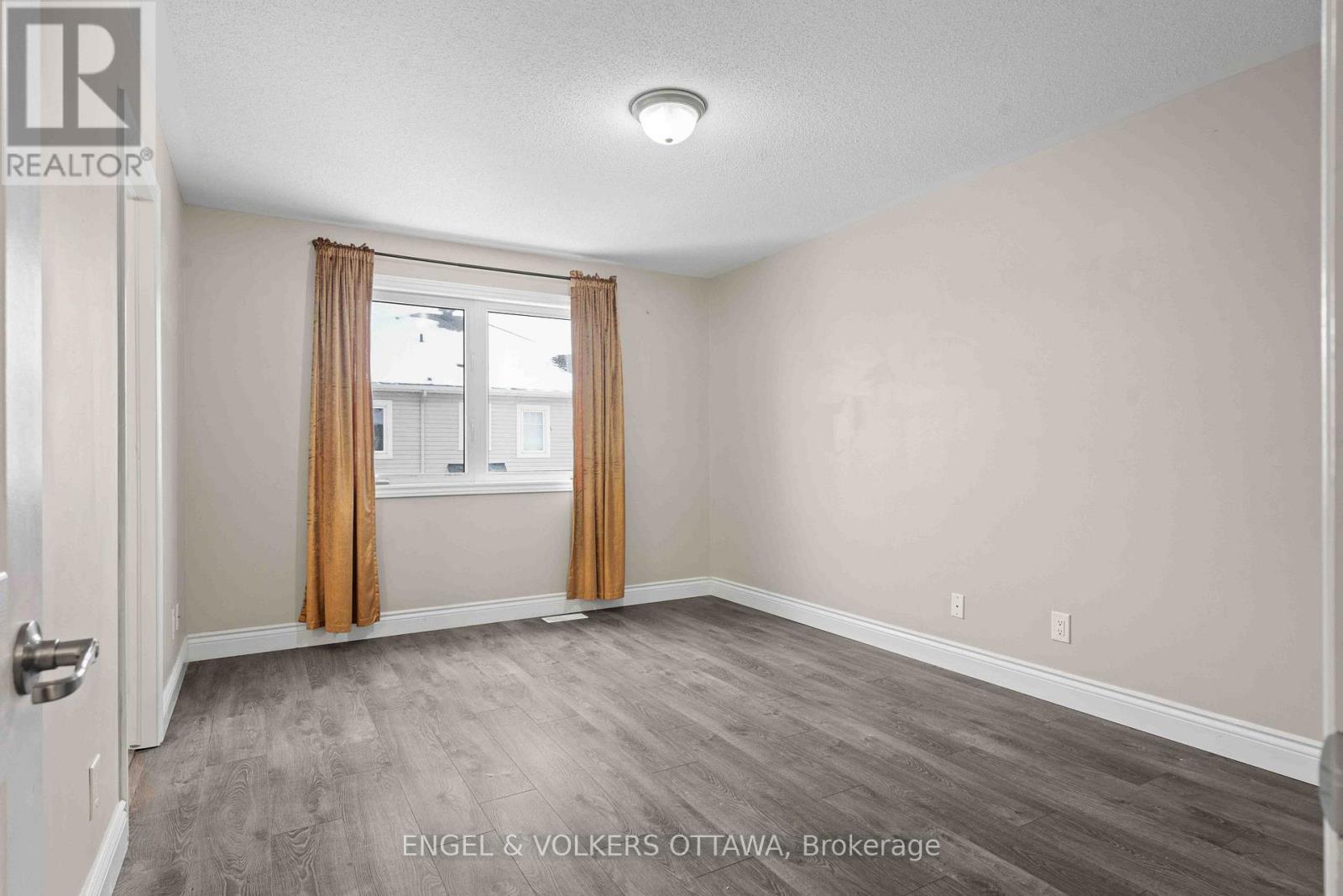 536 Broadleaf Street, Ottawa, ON - Indoor Photo Showing Other Room