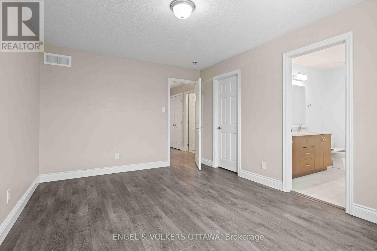 536 Broadleaf Street, Ottawa, ON - Indoor Photo Showing Other Room