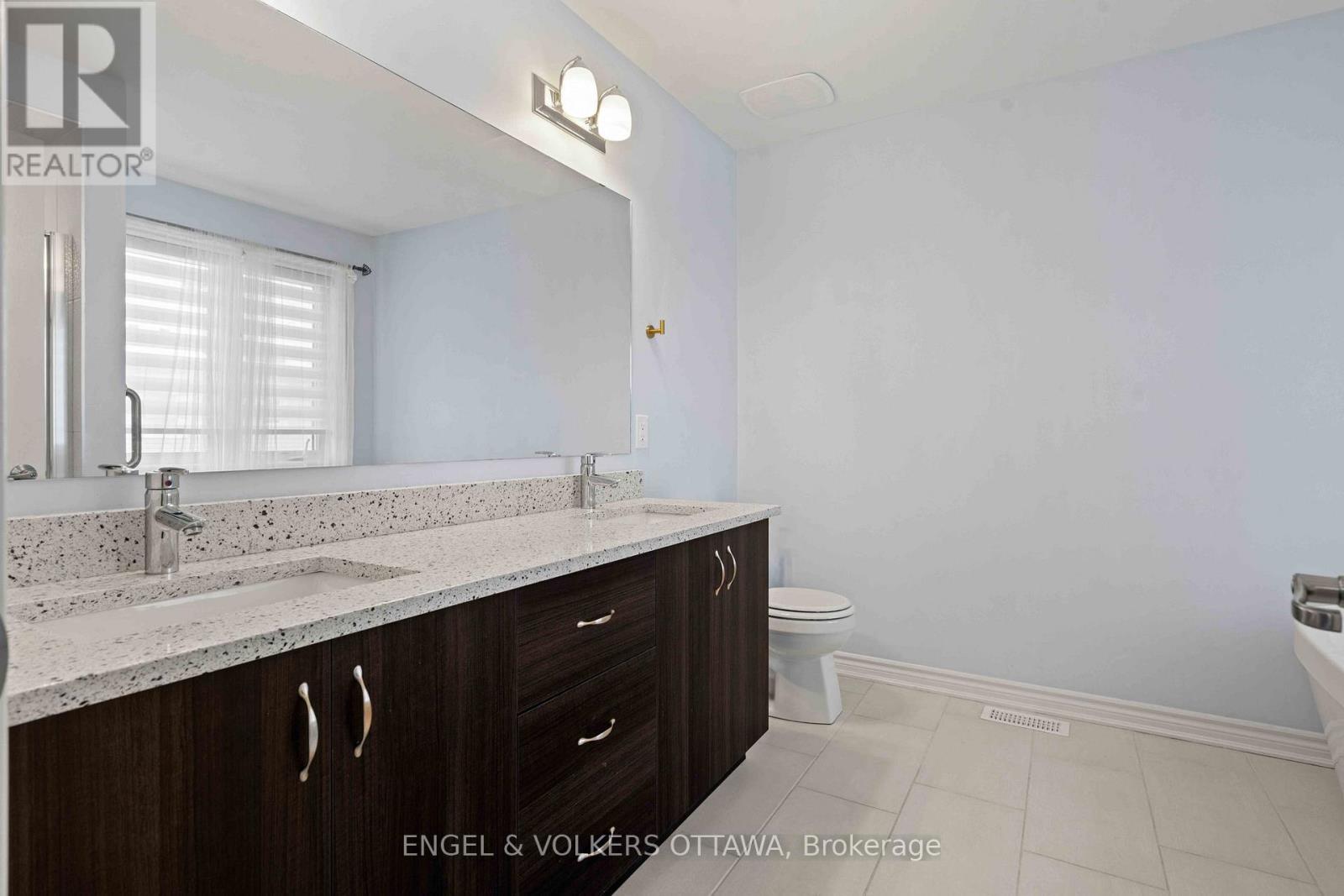 536 Broadleaf Street, Ottawa, ON - Indoor Photo Showing Bathroom