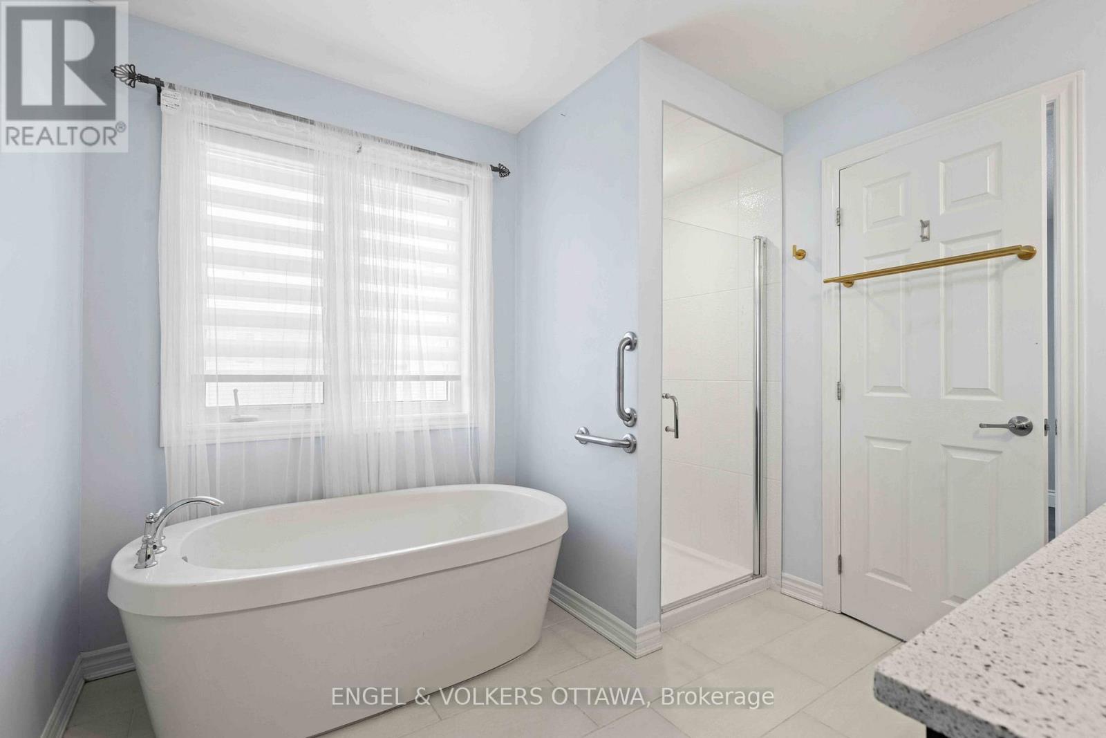 536 Broadleaf Street, Ottawa, ON - Indoor Photo Showing Bathroom