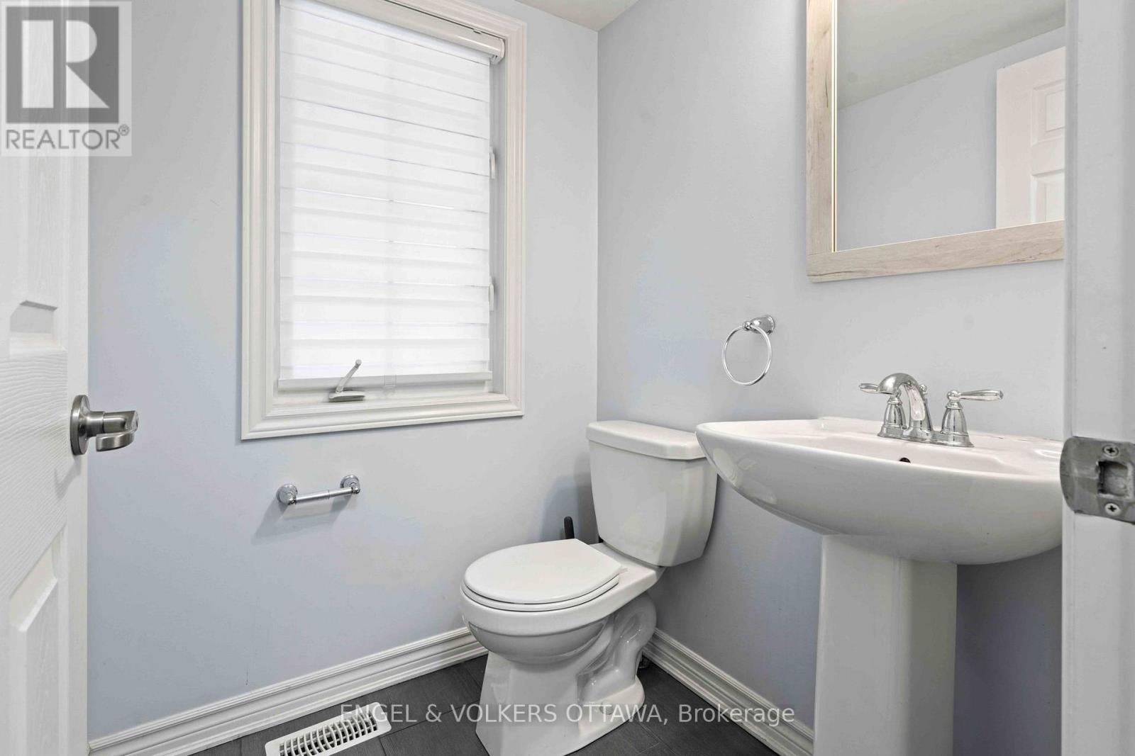 536 Broadleaf Street, Ottawa, ON - Indoor Photo Showing Bathroom