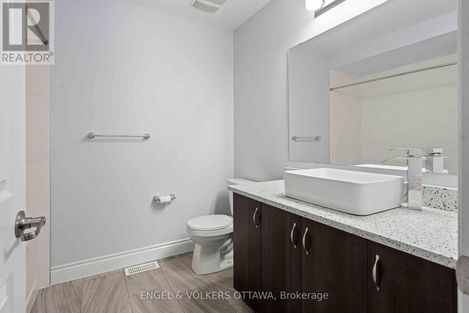 536 Broadleaf Street, Ottawa, ON - Indoor Photo Showing Bathroom