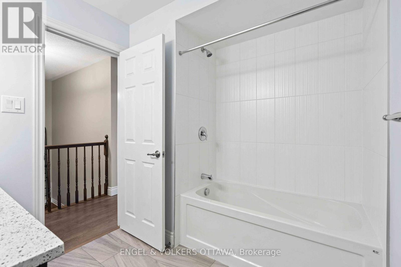 536 Broadleaf Street, Ottawa, ON - Indoor Photo Showing Bathroom