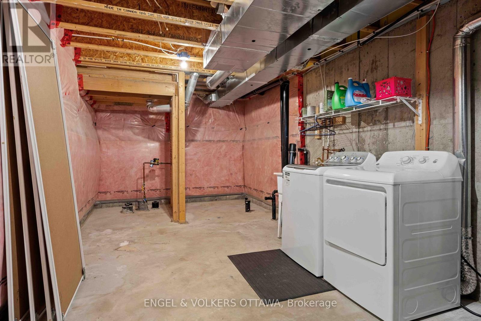 536 Broadleaf Street, Ottawa, ON - Indoor Photo Showing Laundry Room
