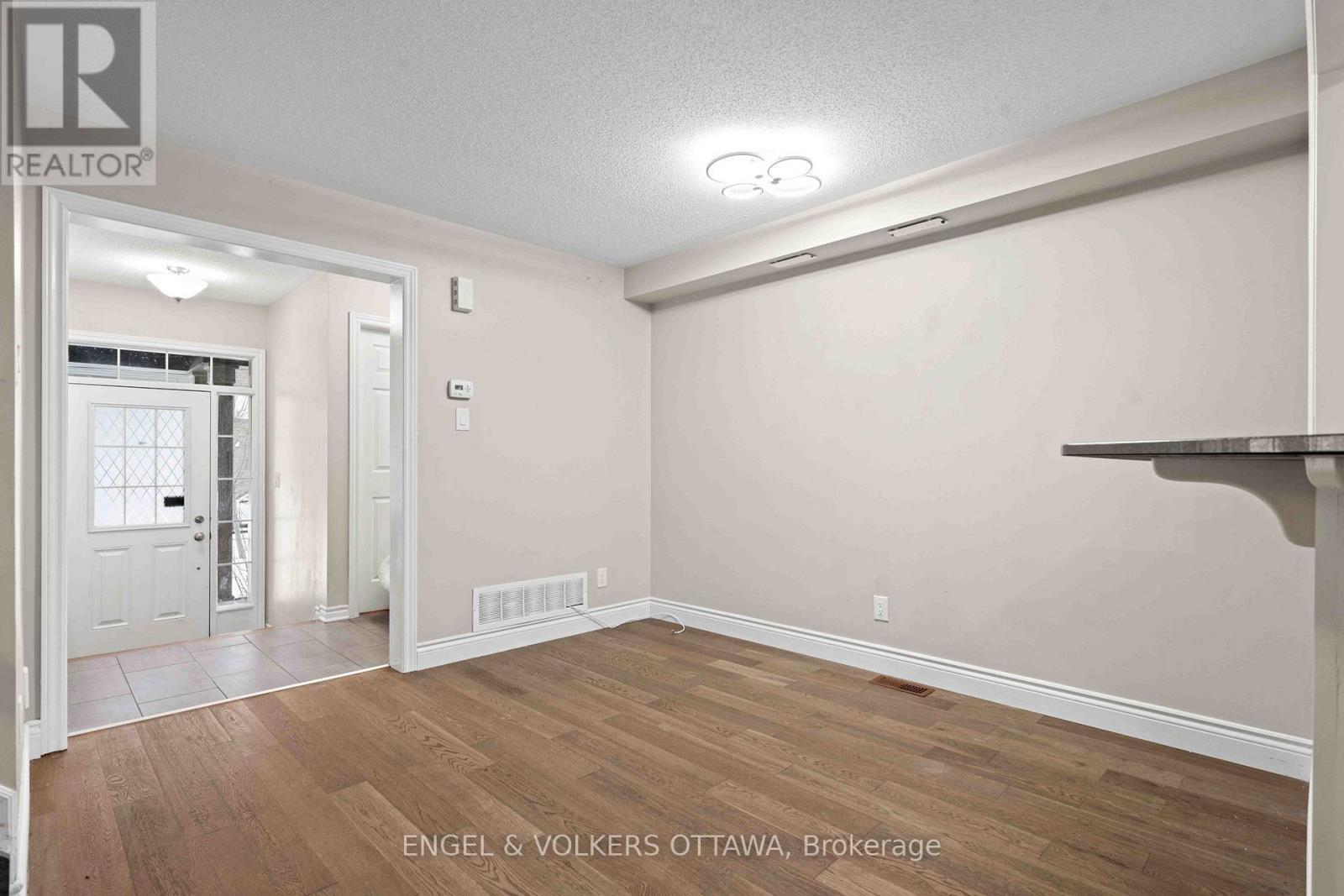 536 Broadleaf Street, Ottawa, ON - Indoor Photo Showing Other Room