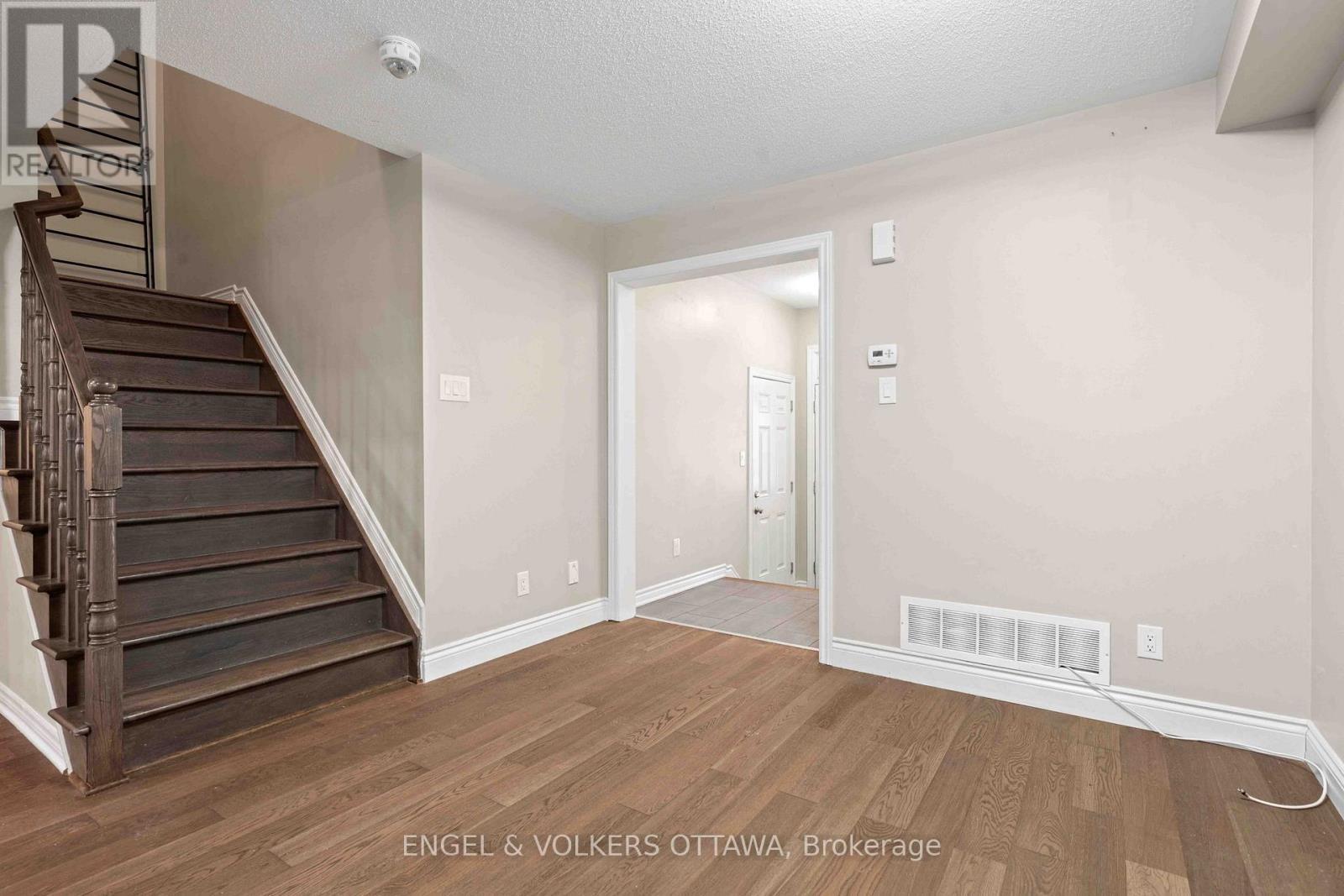 536 Broadleaf Street, Ottawa, ON - Indoor Photo Showing Other Room