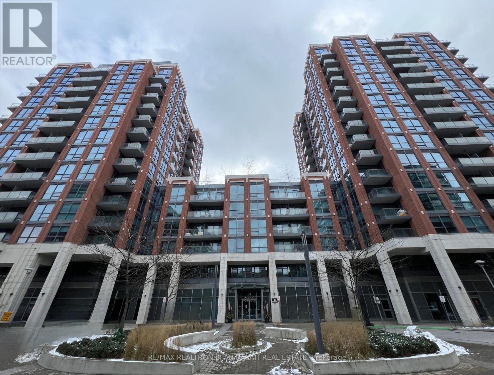 1021 - 31 Tippett Road, Toronto, ON - Outdoor With Facade