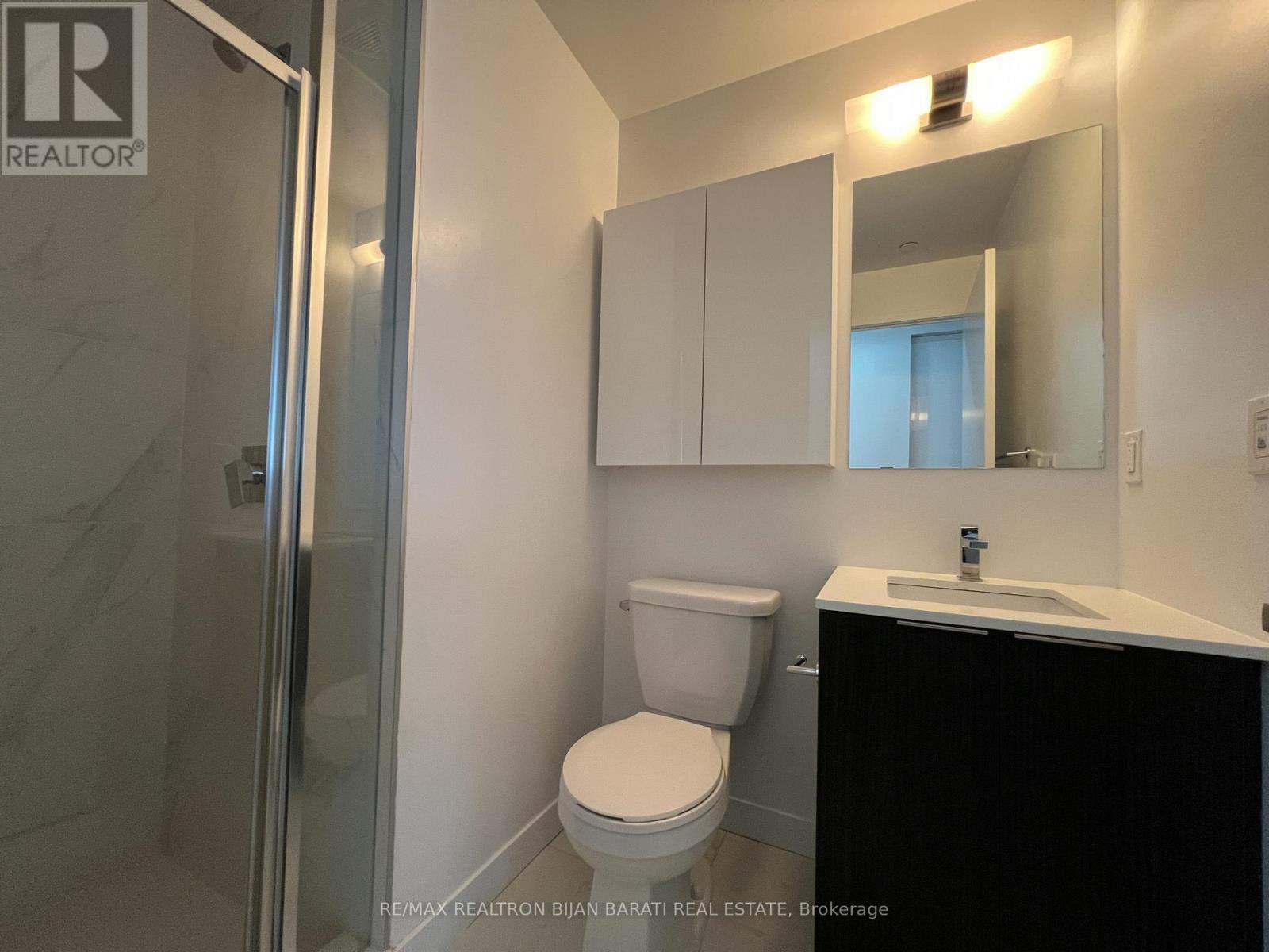 1021 - 31 Tippett Road, Toronto, ON - Indoor Photo Showing Bathroom