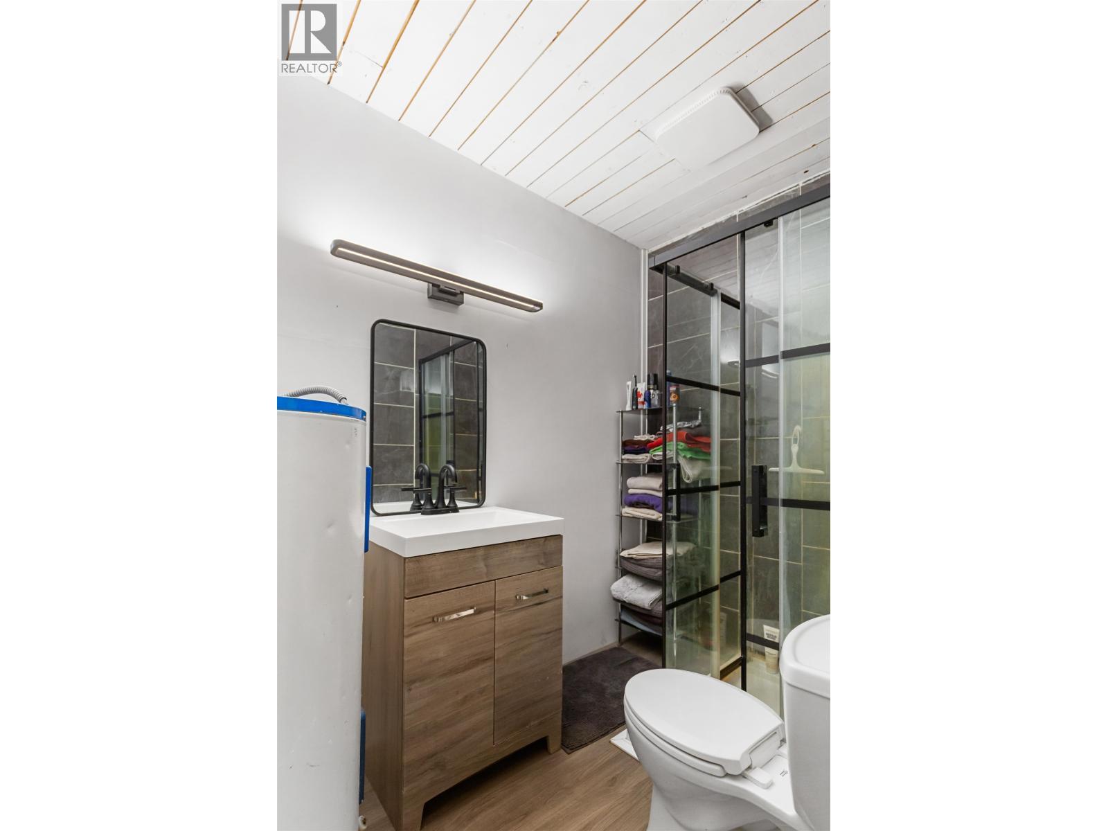 3565 15 Mile Road, Prince George, BC - Indoor Photo Showing Bathroom