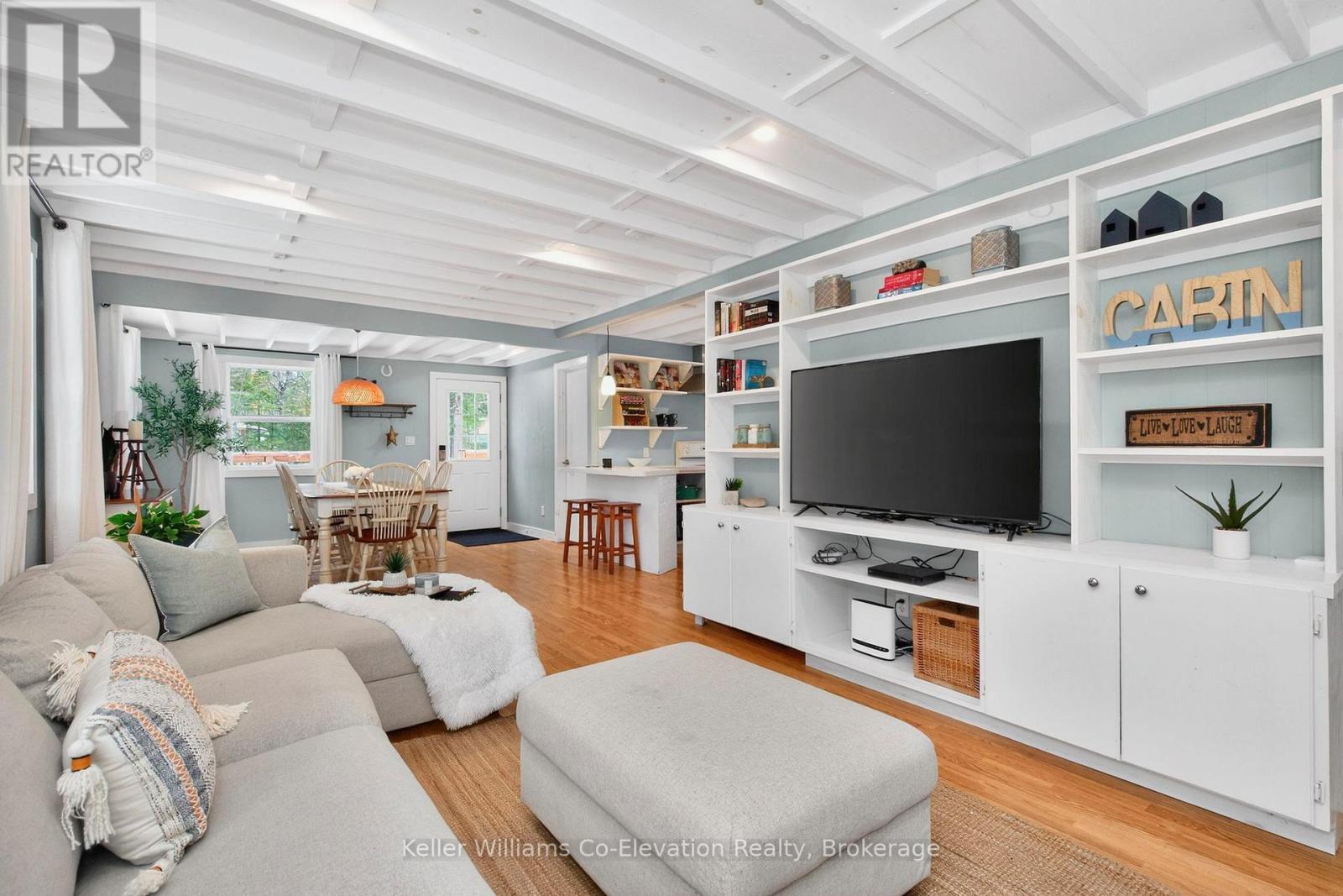 1326 Tiny Beaches Road N, Tiny (Lafontaine), ON - Indoor Photo Showing Living Room