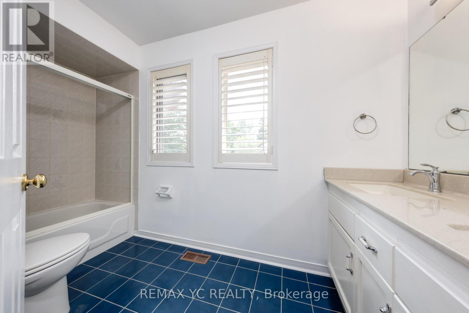 896 Darwin Drive, Pickering, ON - Indoor Photo Showing Bathroom