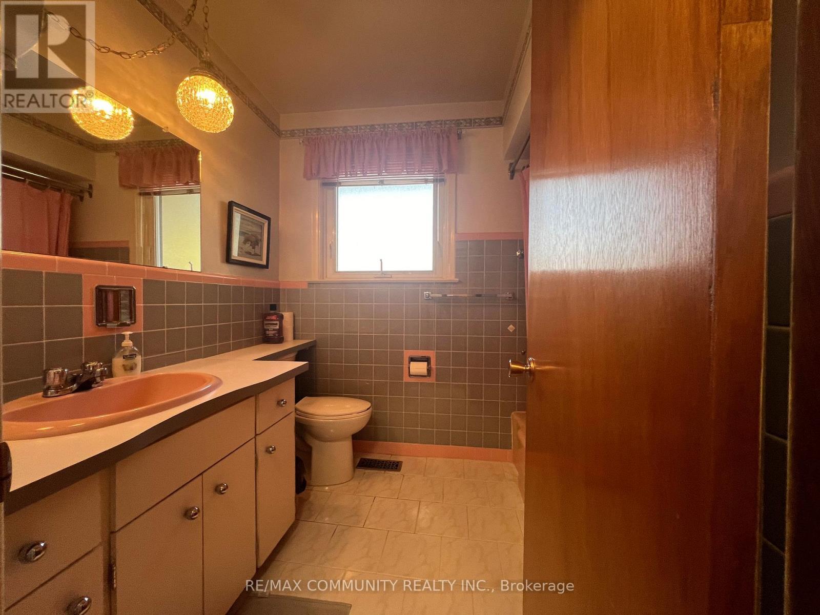 137 Birkdale Road, Toronto, ON - Indoor Photo Showing Bathroom
